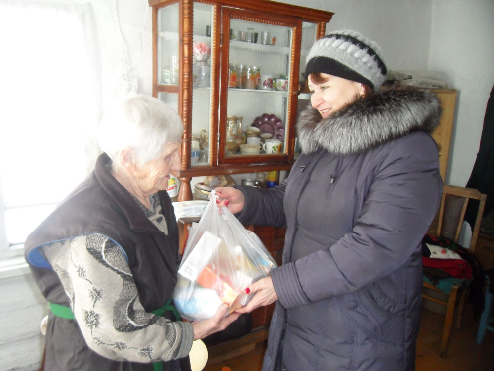 Доставка продуктовых наборов жителям Березинского