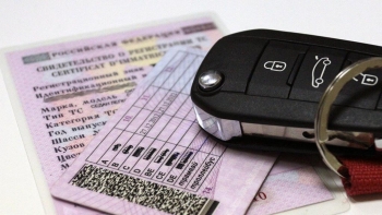 В России на 3 года продлили действие истекающих водительских прав