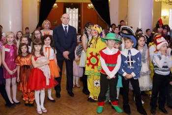 Борис Дубровский дал старт традиционной новогодней акции «Подарим Новый год детям»