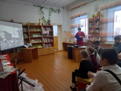 В Углицкой  сельской библиотеке к 80-летней годовщине снятия   блокады Ленинграда  был проведен урок мужества «Недетское лицо блокады»