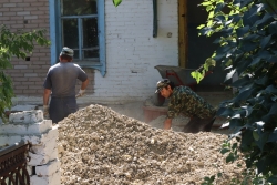 В поселке Новоеткульский стартовал капитальный ремонт фельдшерско-акушерского пункта