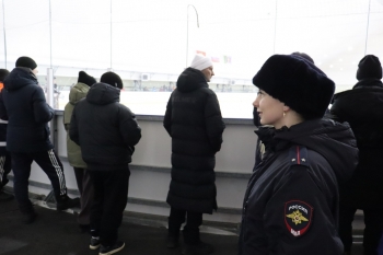 Чесменские полицейские обеспечили охрану общественного порядка на зональных соревнованиях по хоккею с шайбой XXIII областной зимней сельской спартакиады &laquo;Уральская метелица&raquo;