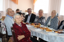 В первый день нового учебного года в Центральном доме культуры прошла встреча чесменских ветеранов-педагогов