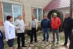 Первый заместитель министра сельского хозяйства Челябинской области Александр Завалищин с рабочей поездкой посетил Чесменский район