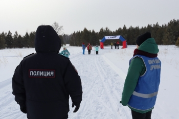 Сотрудники ОМВД России по Чесменскому району обеспечили охрану общественного порядка на Всероссийской массовой лыжной гонке &laquo;Лыжня России-2026&raquo;