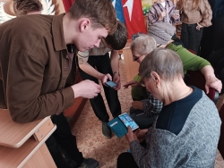 Пенсионеров в Чесменском районе бесплатно обучают цифровой грамотности