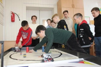 Представители Министерства образования побывали в Чесме на открытом занятии по робототехнике