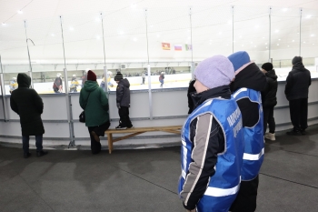 Чесменские полицейские обеспечили охрану общественного порядка во время проведения межрайонного турнира по хоккею с шайбой среди мужских команд памяти основателя и президента ХК «Легион» Токарева Сергея Васильевича