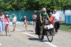 Путешественник Алексей Орлов приехал из Миасса в Чесму на велосипеде