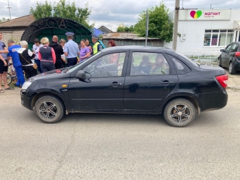 ДТП в Чесме: юный велосипедист наехал на стоящую машину