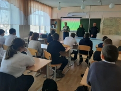 В Чесменском округе полицейские продолжают профилактические встречи с подрастающим поколением