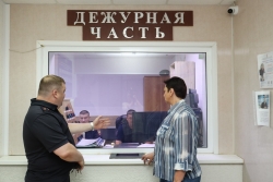Председатель Общественного совета при ОМВД России по Чесменскому району Ирина Бавина проверила работу дежурной части