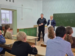 В Чесменском районе полицейские проводят профилактические встречи с молодежью