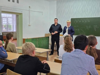 В Чесменском районе полицейские проводят профилактические встречи с молодежью