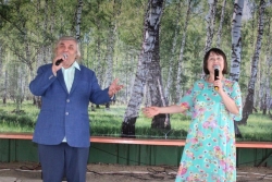 В Чесменском районе не так давно на сцене появились новые лица – Салават Халиуллин и Наталья Галимова