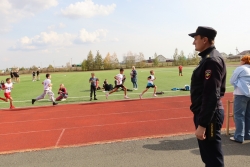 Чесменские полицейские и дружинники обеспечили охрану общественного порядка на Всероссийском Дне бега «Кросс нации-2025»