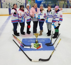 Команда педагогов Чесменского района «Девчата» стала серебряным призером областных профсоюзных соревнований