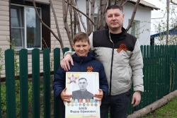 Председатель Совета ветеранов ОМВД России по Чесменскому району Александр Ситдиков рассказал о своем деде, участвовавшем в обороне Сталинграда и Севастополя