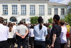 В Чесменском округе полицейские обеспечили охрану порядка при проведении последних звонков