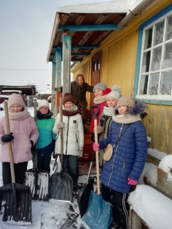 В поселке Черноборский уже несколько месяцев действует отряд волонтеров-школьников