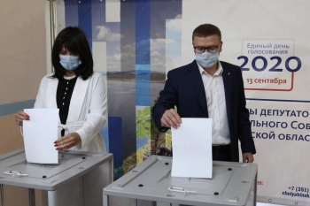 Алексей Текслер вместе с супругой Ириной приняли участие в голосовании по выборам депутатов областного ЗСО