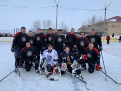 Хоккеисты Чесменского района продолжают игровой сезон в межрайонном турнире «Возрождение»