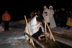 Освятили воду и сходили в поход: православные Чесменского района отметили один из главных праздников христианского календаря – Крещение Господне