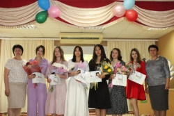 В этом году в Чесменском районе семь выпускниц получили медали «За особые успехи в учении»