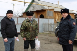 Чесменским ветеранам МВД оказана материальная поддержка