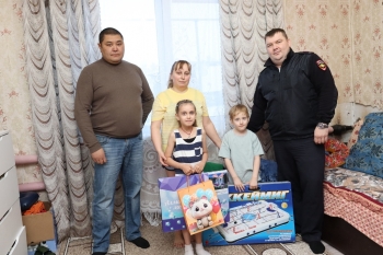 Чесменские полицейские присоединились к Всероссийской благотворительной акции &laquo;Елка желаний&raquo;