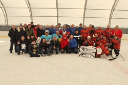 Хоккеисты-ветераны отметили День защитника Отечества традиционным турниром по хоккею с шайбой