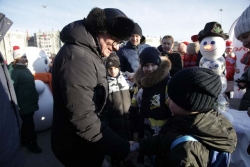 Алексей Текслер со своей семьей принял участие в акции «Снеговики-добряки»