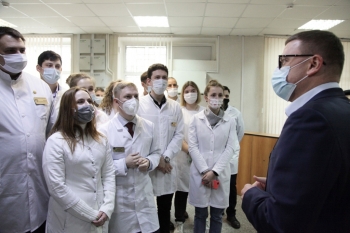 Алексей Текслер посетил НИИ иммунологии Южно-Уральского медуниверситета