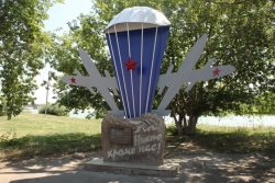 В Чесме появилась стела, посвященная 90-летнему юбилею воздушно-десантных войск