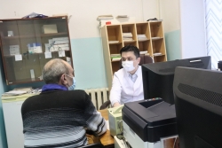 Ежедневно инфекционный кабинет районной больницы принимает около 100 пациентов