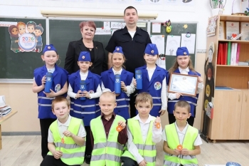 Юные инспекторы дорожного движения Черноборской средней школы заняли второе место в областном конкурсе агитационных плакатов &laquo;КомандаЮИД74&raquo;