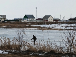 Полиция напоминает: прогулки по тонкому весеннему льду могут быть опасными для жизни!