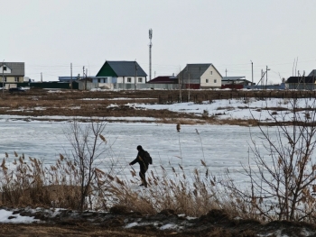 Полиция напоминает: прогулки по тонкому весеннему льду могут быть опасными для жизни!