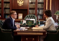 Алексей Текслер провел рабочую встречу с сенатором Маргаритой Павловой