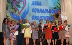 Восьмого июня социальные работники Чесменского района отметили свой профессиональный праздник