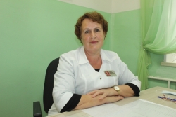 Более сорока лет работает в районной больнице врач-невролог Надежда Уткина