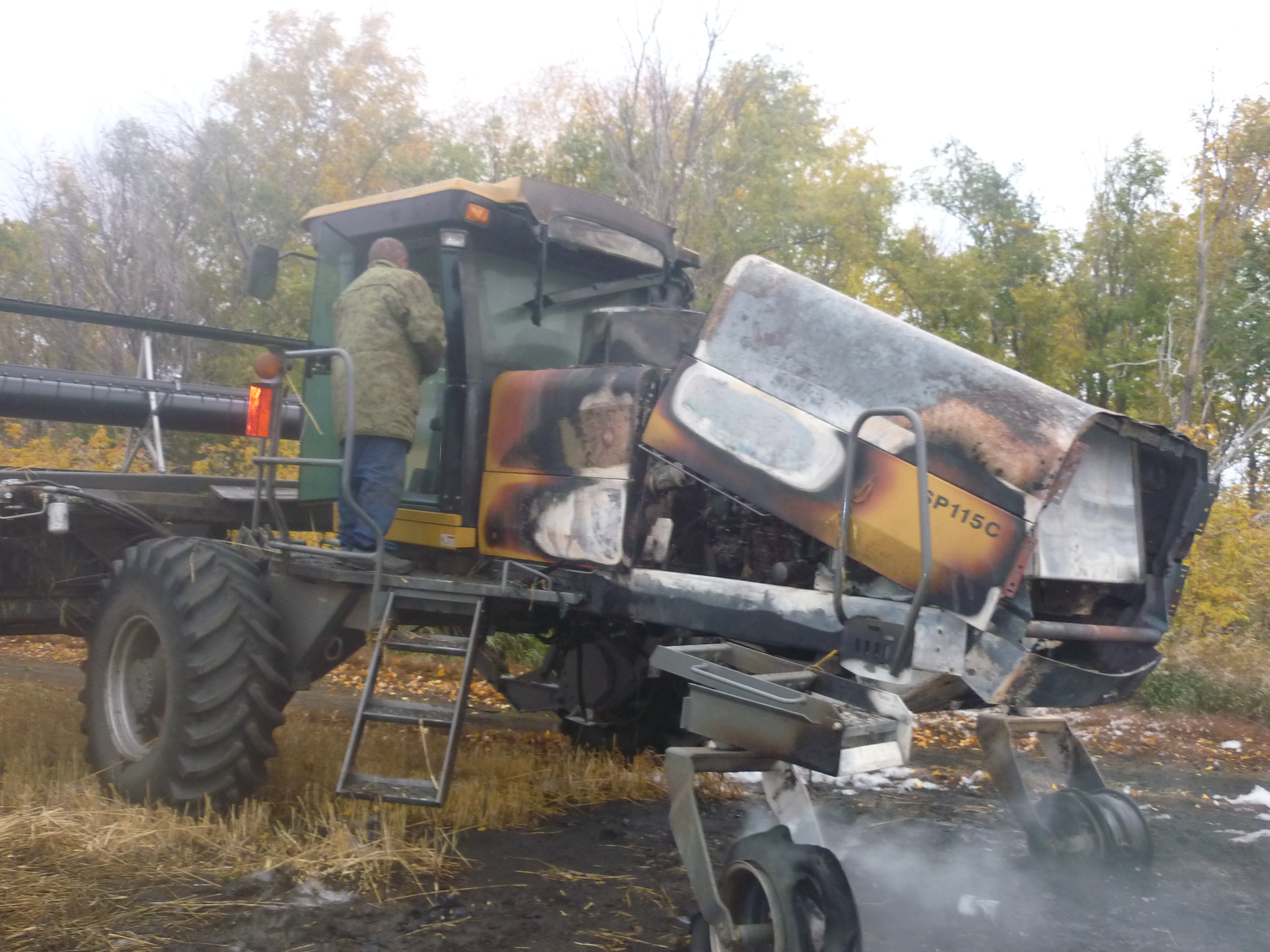 Погода в чесменском районе на 10. Калиновка Чесменский район. Поселок Калиновский Челябинская область Чесменский район. Калиновская школа Чесменский район. Пожар в Чесменском районе.