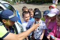 Сотрудники чесменской полиции побеседовали с дошкольниками о правилах безопасности в летний период
