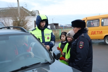 Сотрудники Госавтоинспекции ОМВД России по Чесменскому району проводят мероприятия, направленные на предупреждение ДТП с участием детей